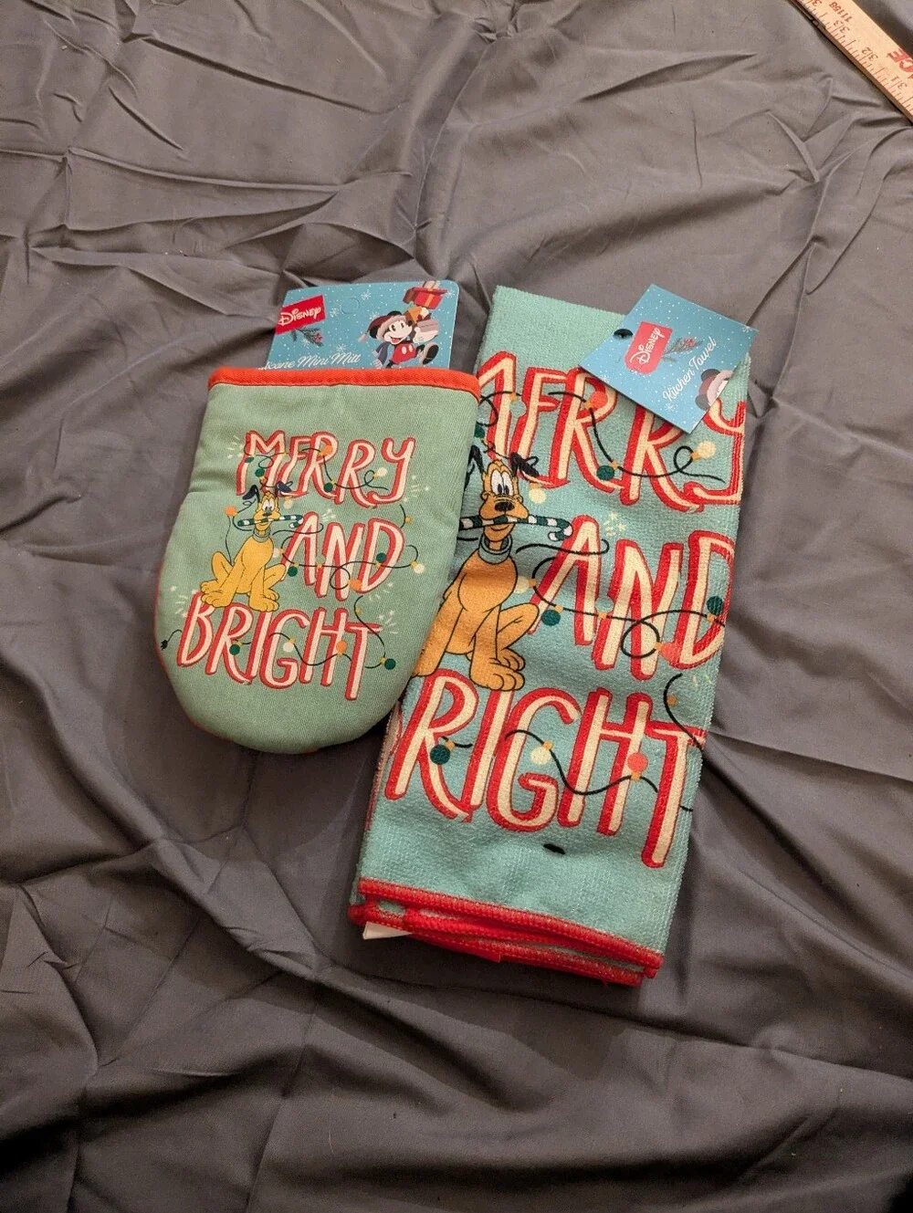 Disney Christmas oven mit and hand towels set